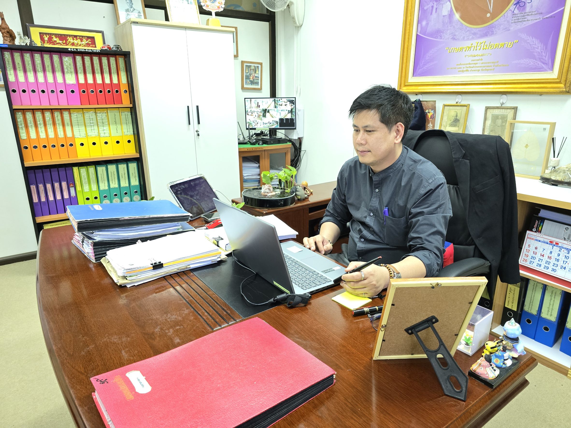 title - วันที่ 23 เมษายน 2569 เวลา 13.30 น. นายวิทูล ประดิษฐบุญ ปฏิรูปที่ดินจังหวัดปราจีนบุรี  พร้อมด้วย นางสาวปาริชาติ ศรีปราชญ์ ผู้อำนวยการกลุ่มยุทธศาสตร์และการปฏิรูปที่ดิน เข้าร่วมการประชุม คณะกรรมการขับเคลื่อนงานด้านการเกษตรจังหวัดปราจีนบุรี ครั้งที่ 1/2569